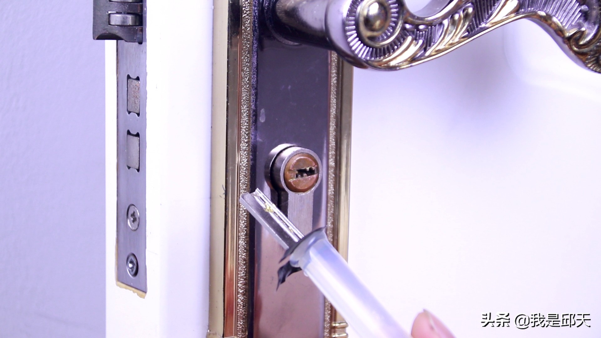 家里钥匙断了怎么取出来,家里的钥匙断在锁芯里怎么取出来