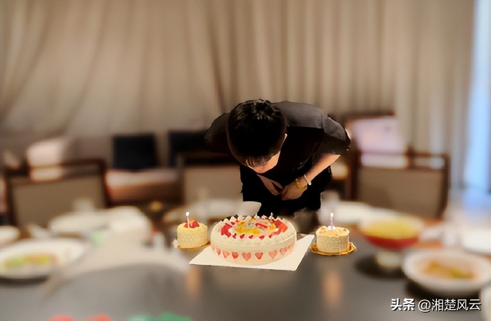 王楚钦18岁生日祝福,王楚钦22岁生日怎么庆祝的