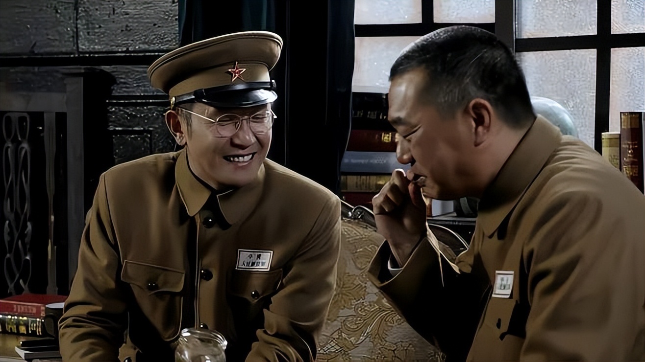 陈赓当选候补委员,问毛主席:候谁的补?旁人回答让大家捧腹大笑