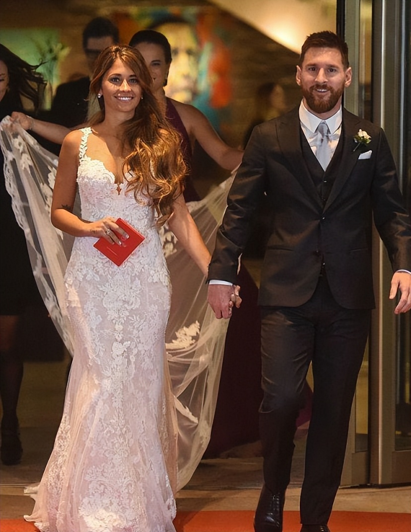 c罗与名模伊莲娜金童玉女的爱情,c罗前任伊莲娜看世界杯