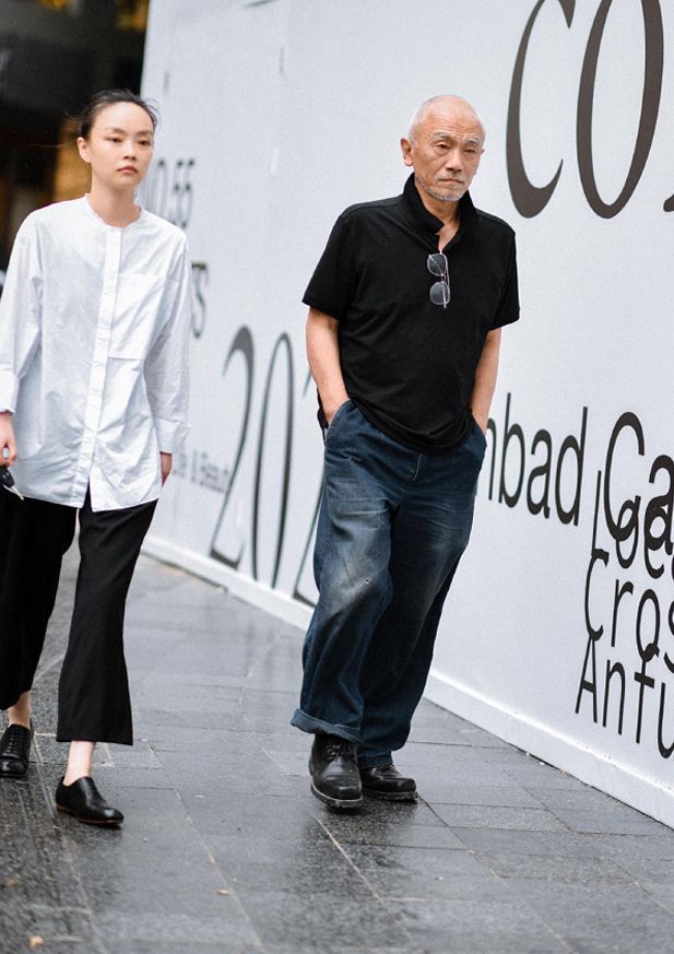 中年男人春秋季穿牛仔裤怎么搭配,中年男人牛仔裤搭配西装