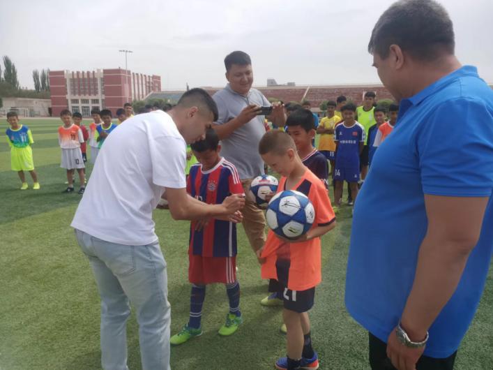喀什市青少年足球训练基地,喀什6-15岁儿童训练营