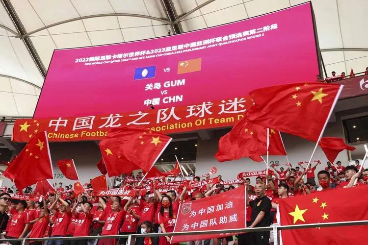 我为足球而痴狂作文,我为足球狂作文