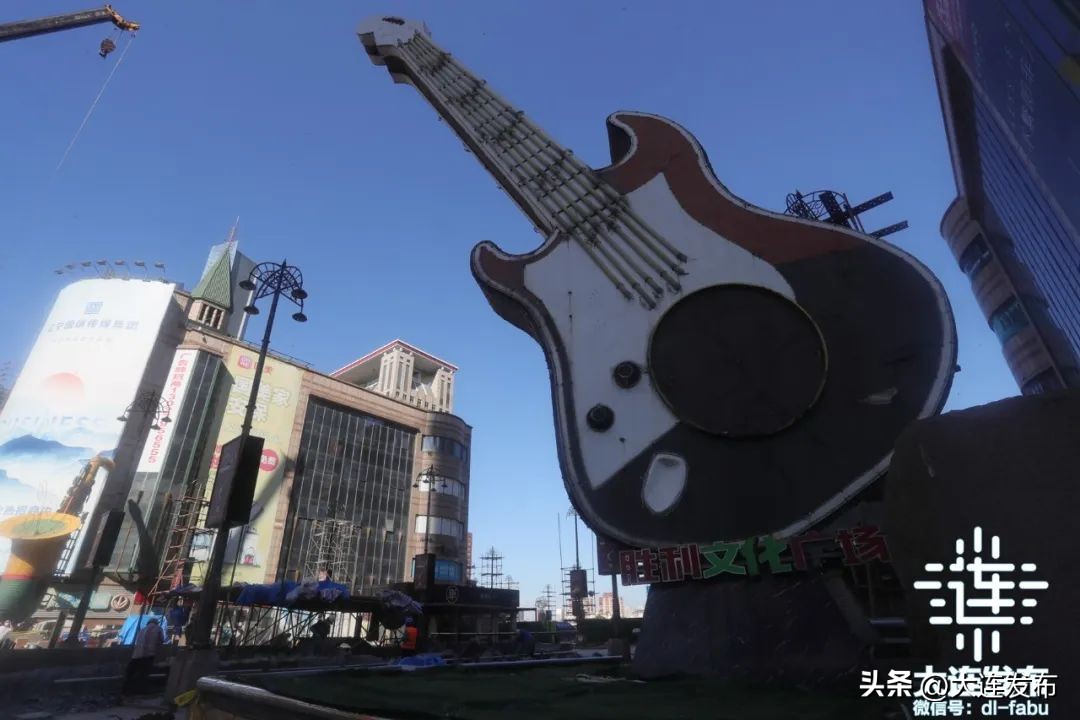 新世纪广场改造全过程,胜利广场改造前后对比