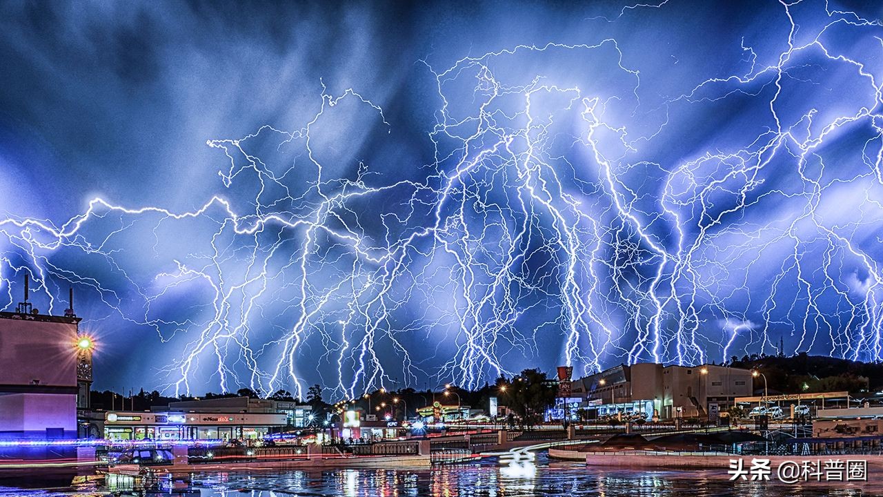 闪电的威力到底有多大劈到人,闪电的可怕威力