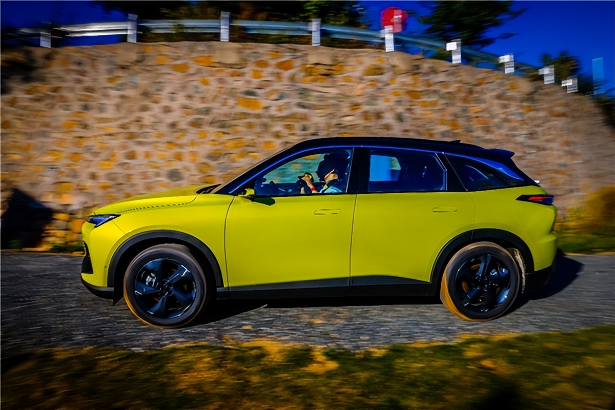 10万左右北汽魔方,北汽魔方功能详细介绍