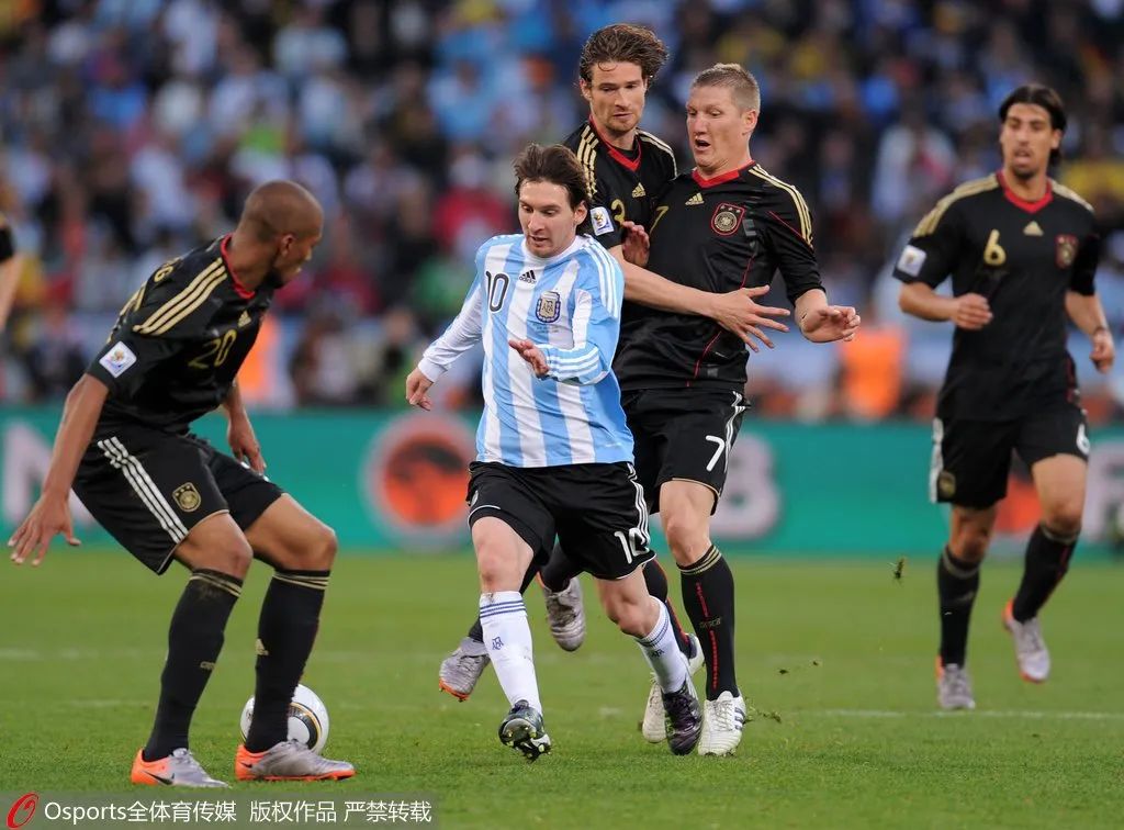 球王加冕梅西的书,球王加冕图片