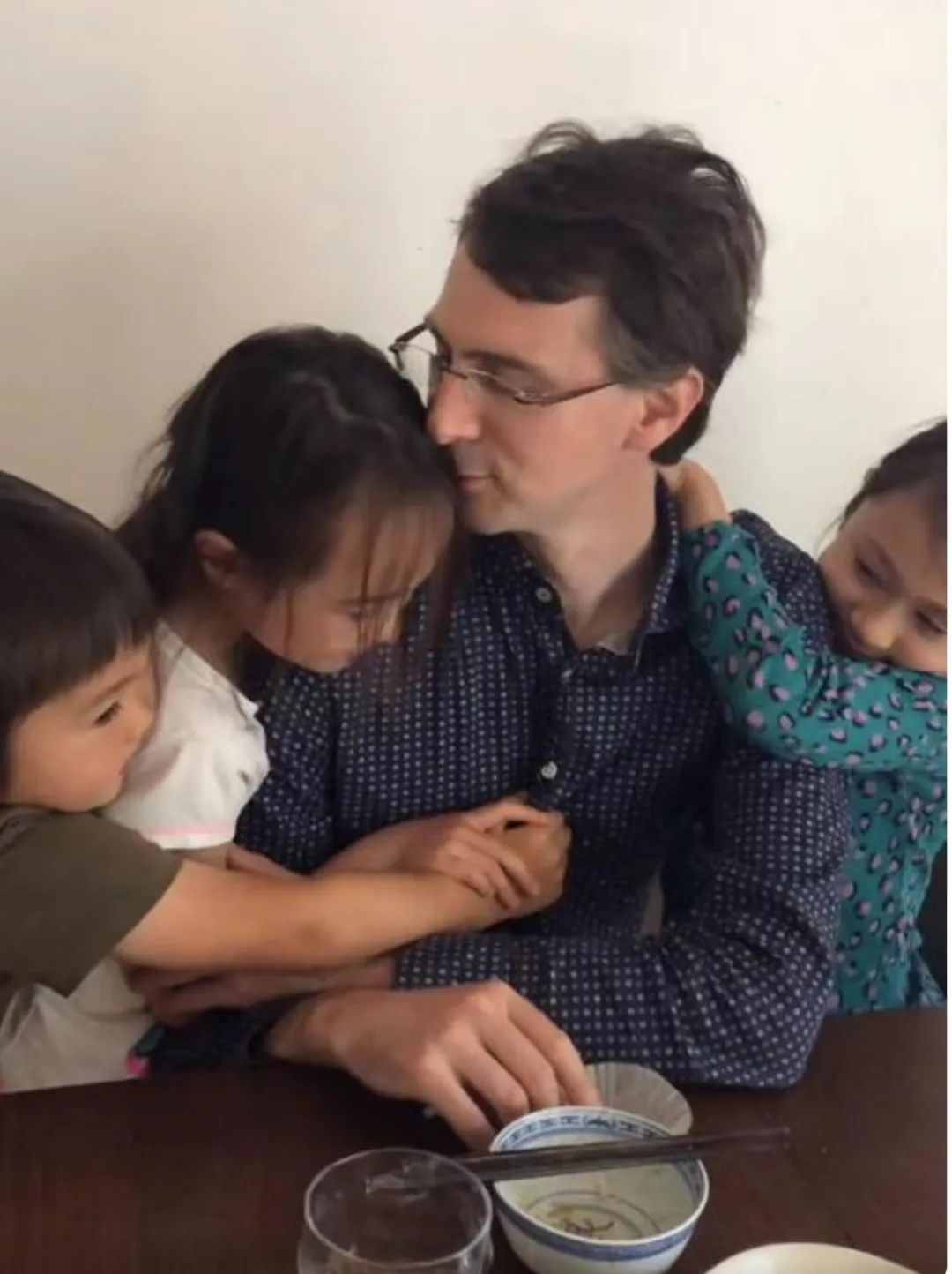 海南嫁英国生二女一男,海南妹嫁给英国剑桥高材生