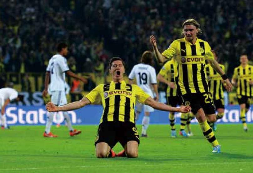 那些年我们一起追过的球星,球员评价莱万多夫斯基9分钟5球