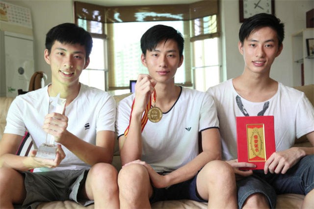 三胞胎兄弟不靠颜值靠实力：原来学舞蹈，现在成了军营男子汉