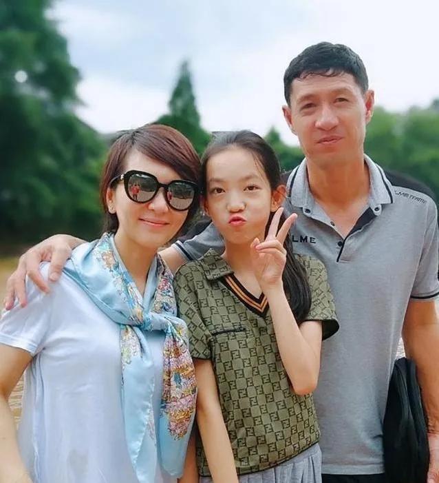 甘萍嫁给哪个球星,甘萍与黎兵现居成都吗