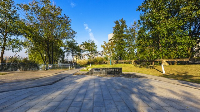 被爸妈逼着去相亲最后选择妥协了,父母逼着和相亲对象在一起怎么办