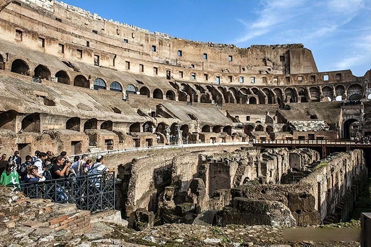古罗马大竞技场的主要特点,古罗马竞技场代表着什么