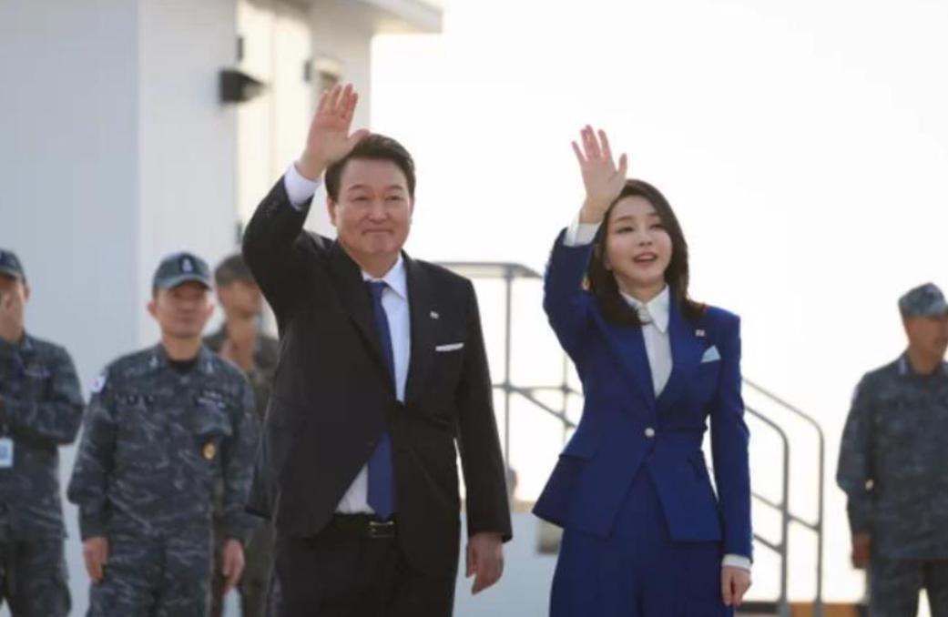 韩国第一夫人穿着,韩国第一夫人绿色礼服