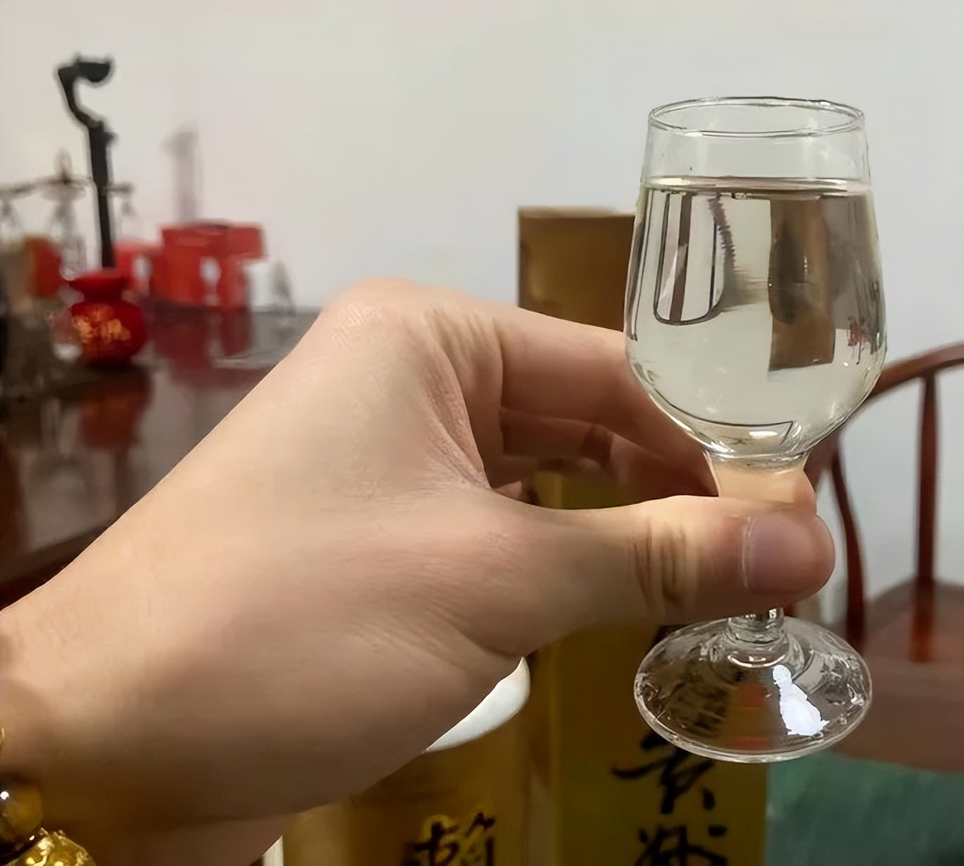 赖茅2斤装97香港回归纪念酒,97年赖茅香港回归特制多少钱一瓶