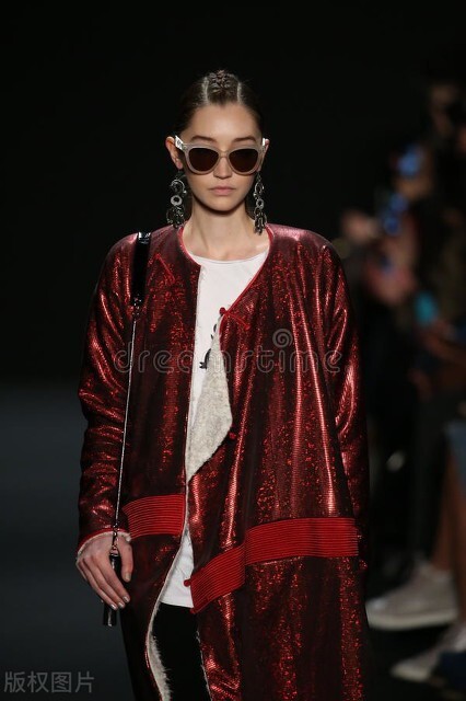 衣服领子春秋,时尚衣服领口毛边