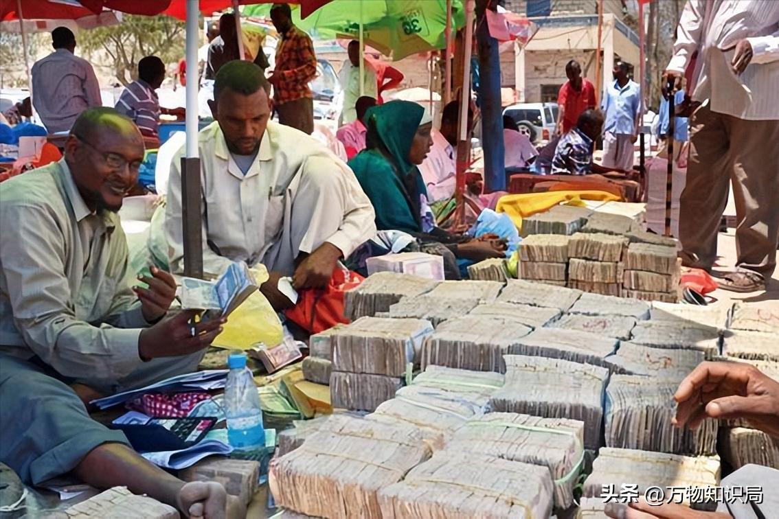 非洲索马里兰人用麻袋装钱，却个个瘦骨嶙峋，这是为什么
