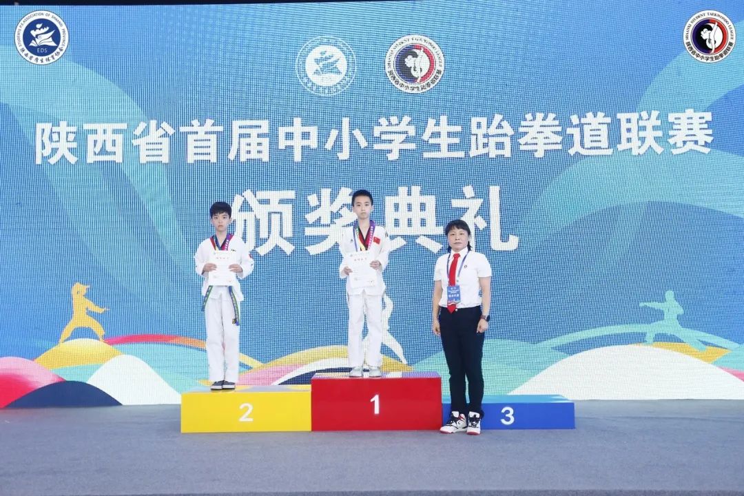 跆拳道小孩夺冠喜报,跆拳道馆比赛获奖喜报模板