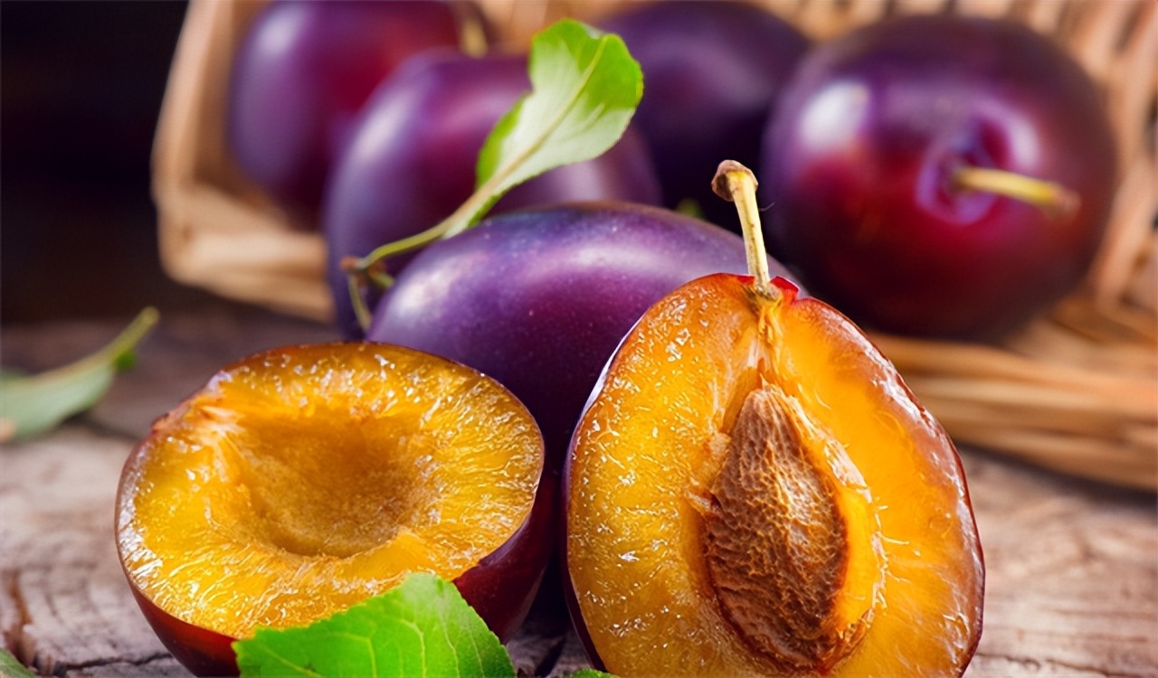 吃水果对胃病有害吗,经常吃水果吃得多会导致胃病吗