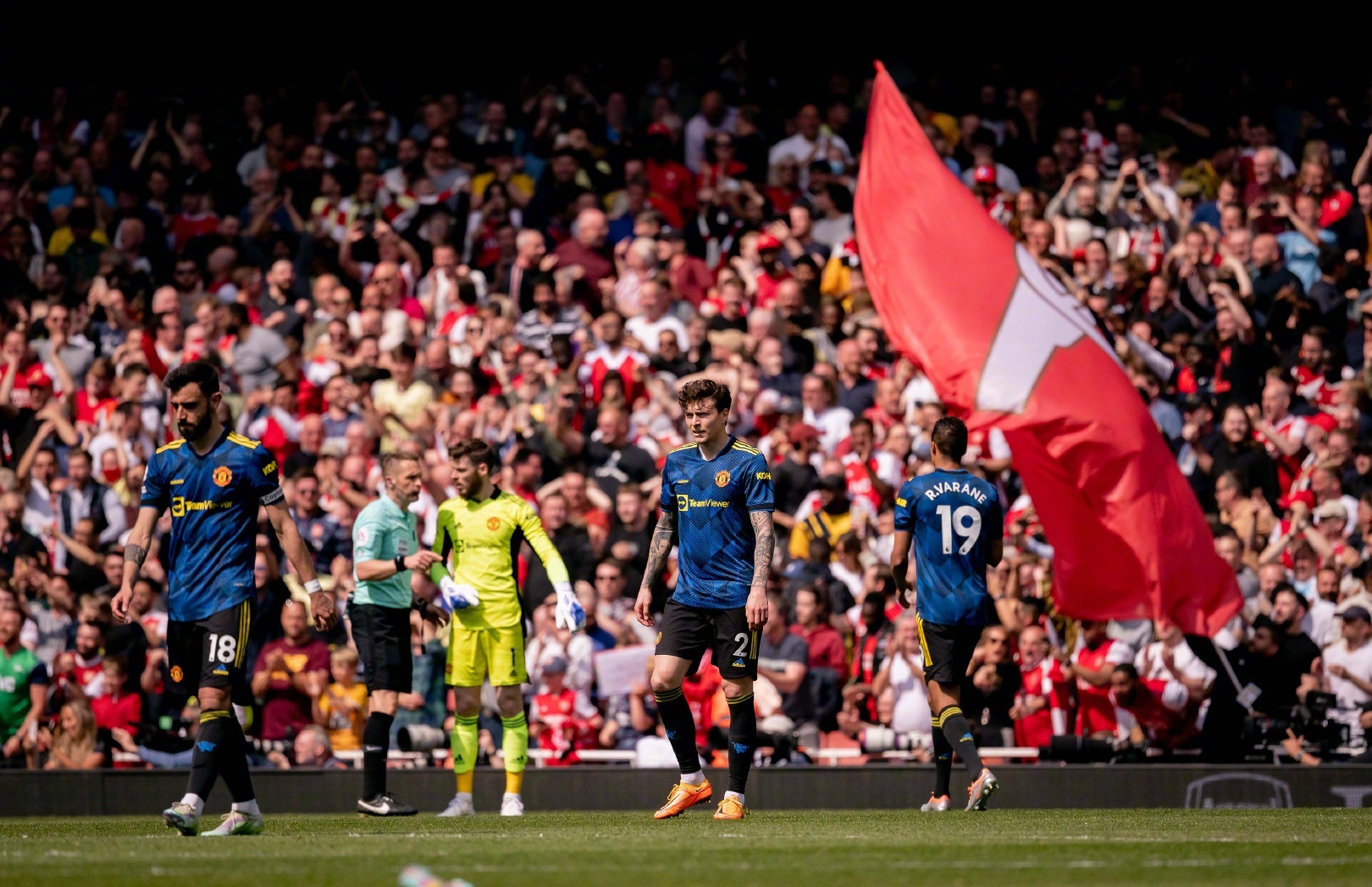 从大腿变残废！只要他当核心，曼联复苏无望，凭惨淡表现冲上热搜