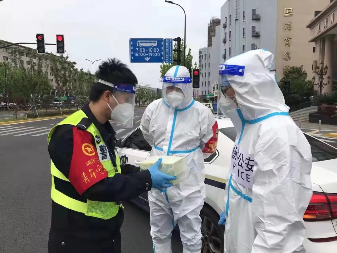 社区帮困先锋队齐心战疫共克时艰,社区帮困先锋队接力帮助百岁老人