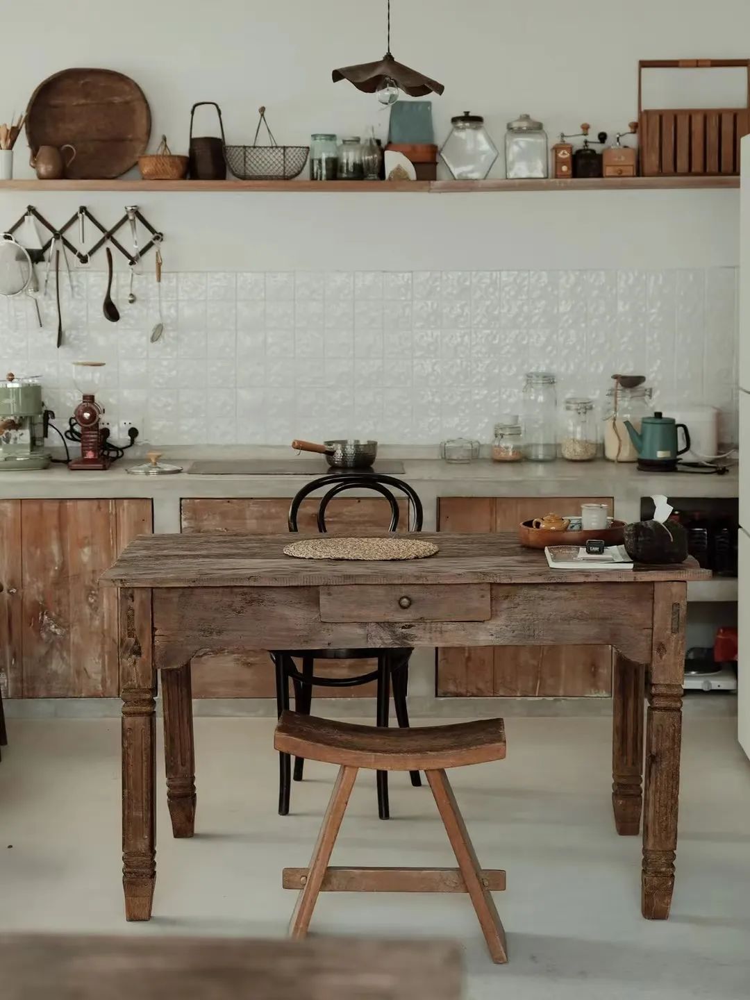 放弃高薪工作，在400m²的“小窝”里，造一所古道具商店