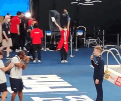 全红婵奥运夺冠完整视频回放,小炸毛女孩全红婵第一次夺冠