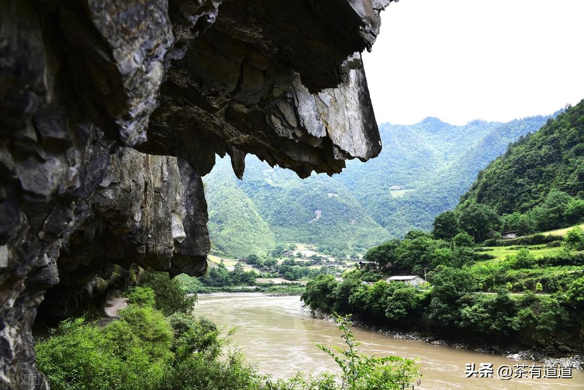 进入怒江雾村必走的茶马古道,怒江大峡谷茶马古道雾里村