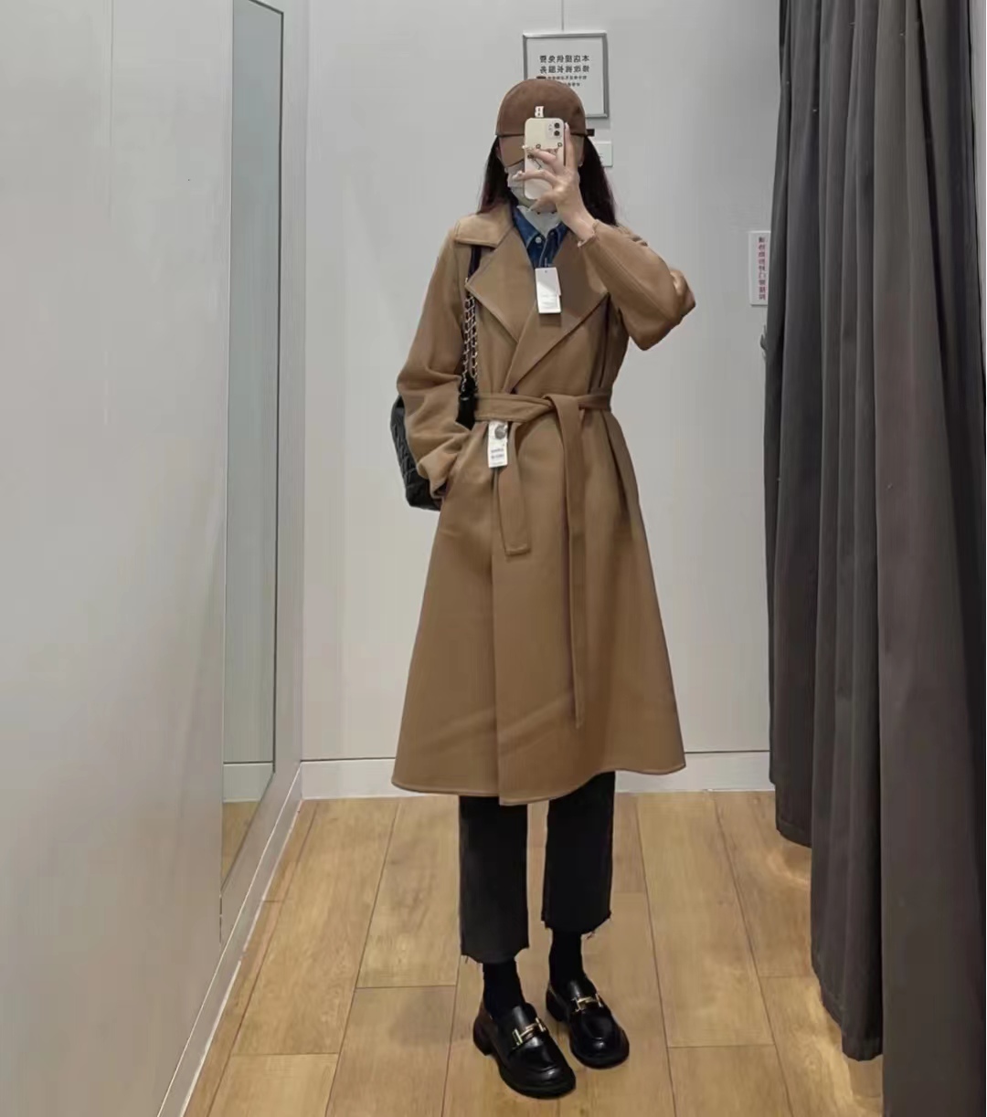 驼色大衣打底配什么颜色显高级,怎样选驼色大衣高级