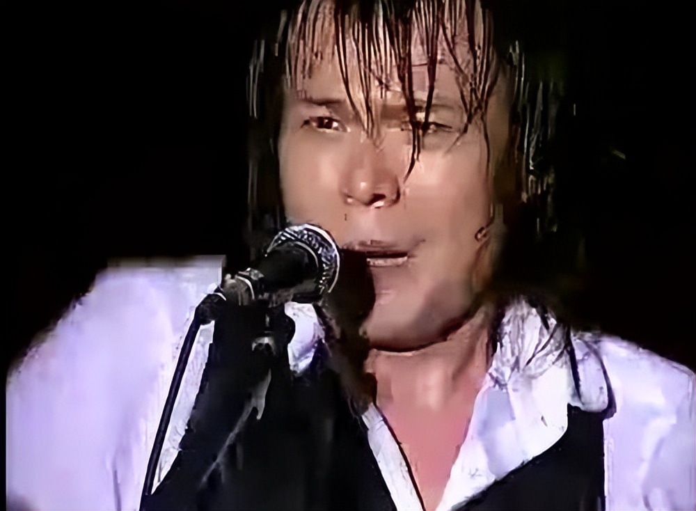 年轻时期的伍佰,伍佰外表不修边幅内心细腻