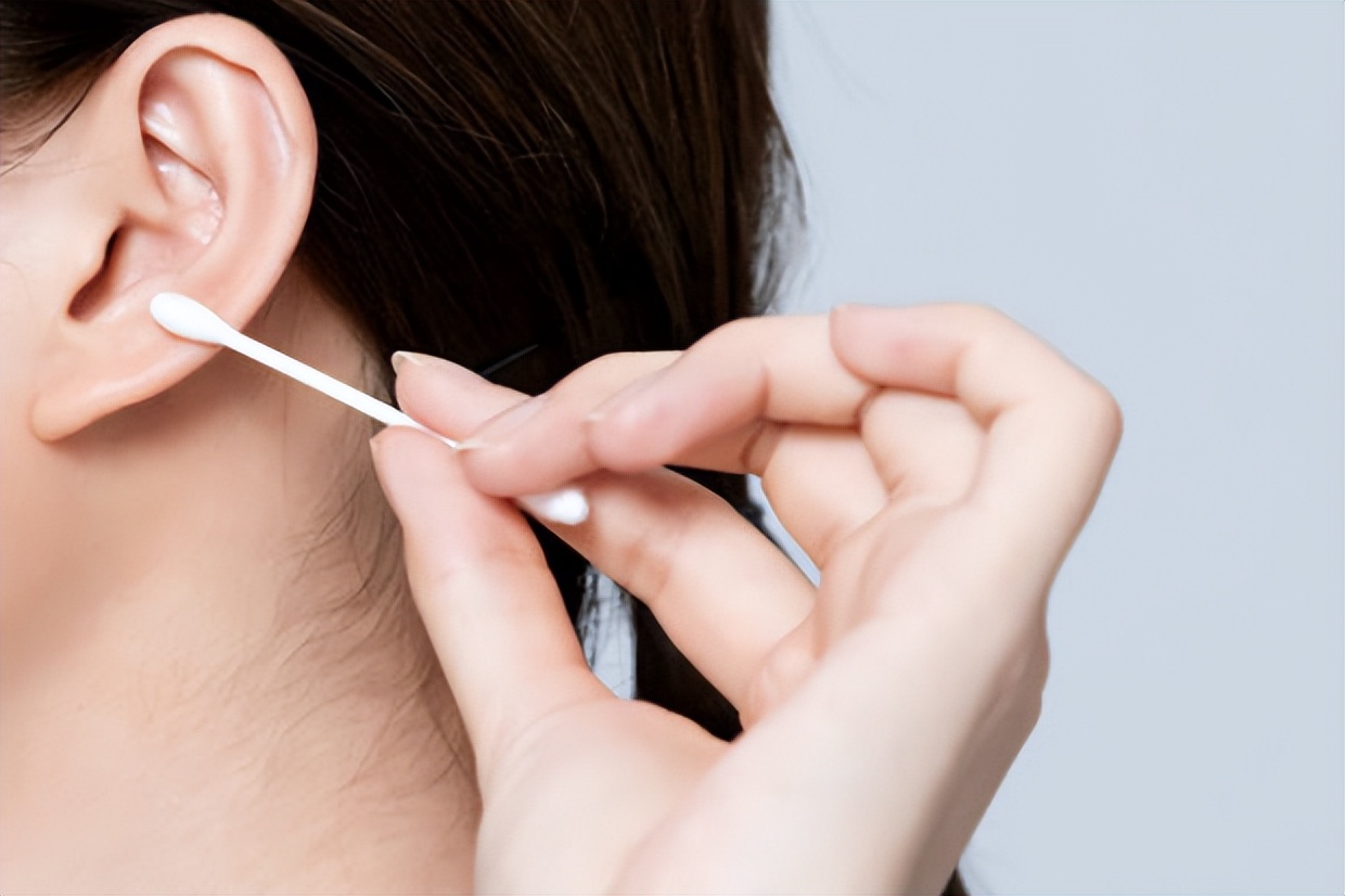 耳朵特别痒又掏不出耳屎怎么办,耳朵里痒一掏就流水是什么原因