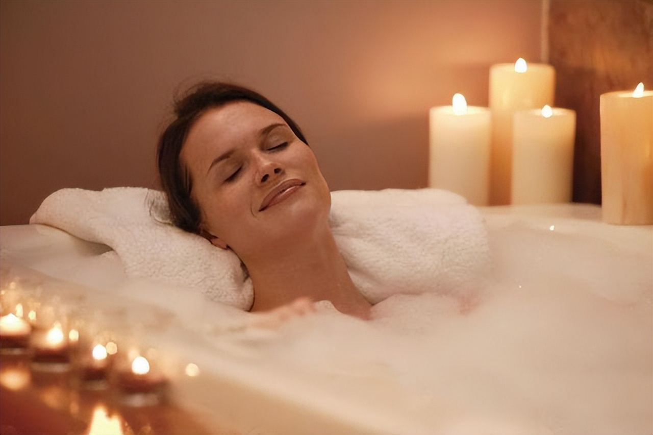 例假结束后十天有褐色分泌物腹痛,为什么例假后分泌物是咖啡色