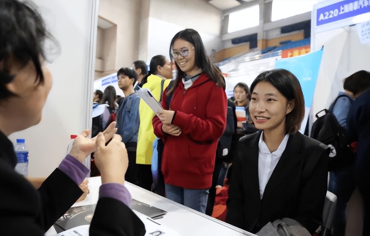 官方回应留学生不当言论,教育部不承认的留学生学历新闻