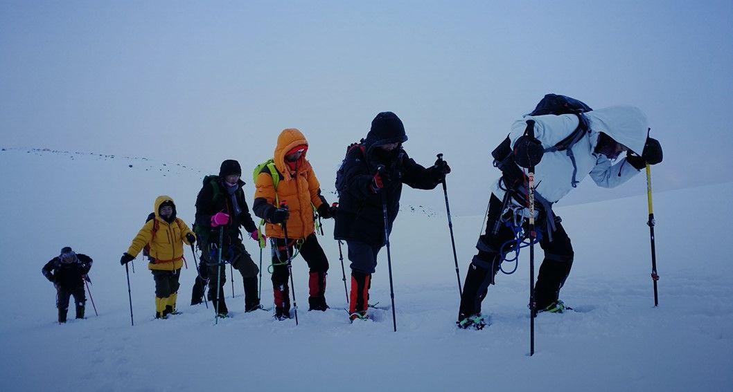 强者互帮弱者互撕议论文800字,给管理者的3大忠告