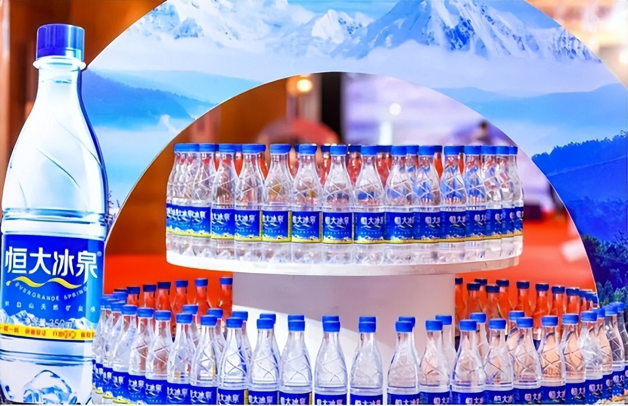 恒大冰泉10个亿打广告,恒大冰泉为什么要重新定位