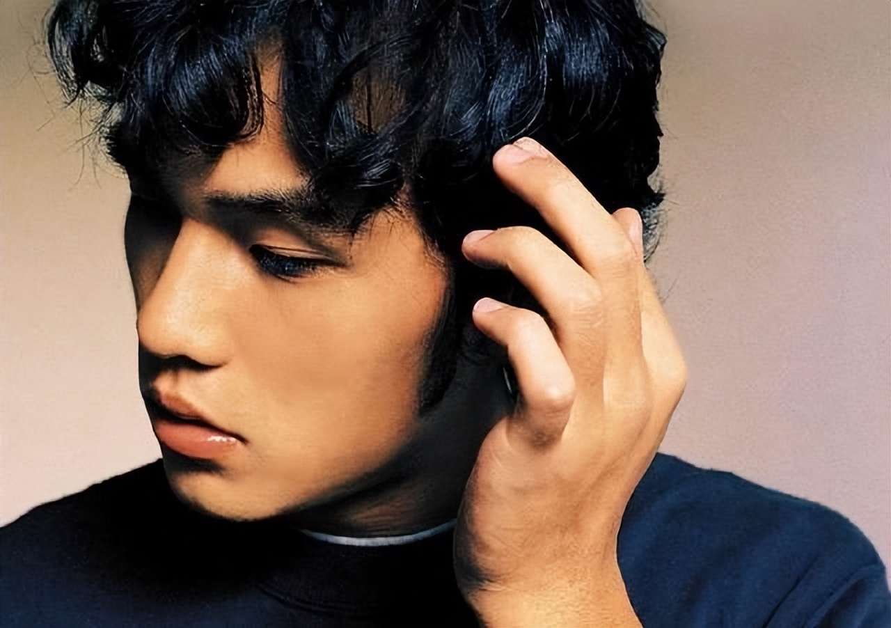 适合婚礼上岳父唱的歌曲大全,适合婚礼上唱给新郎新娘的歌曲