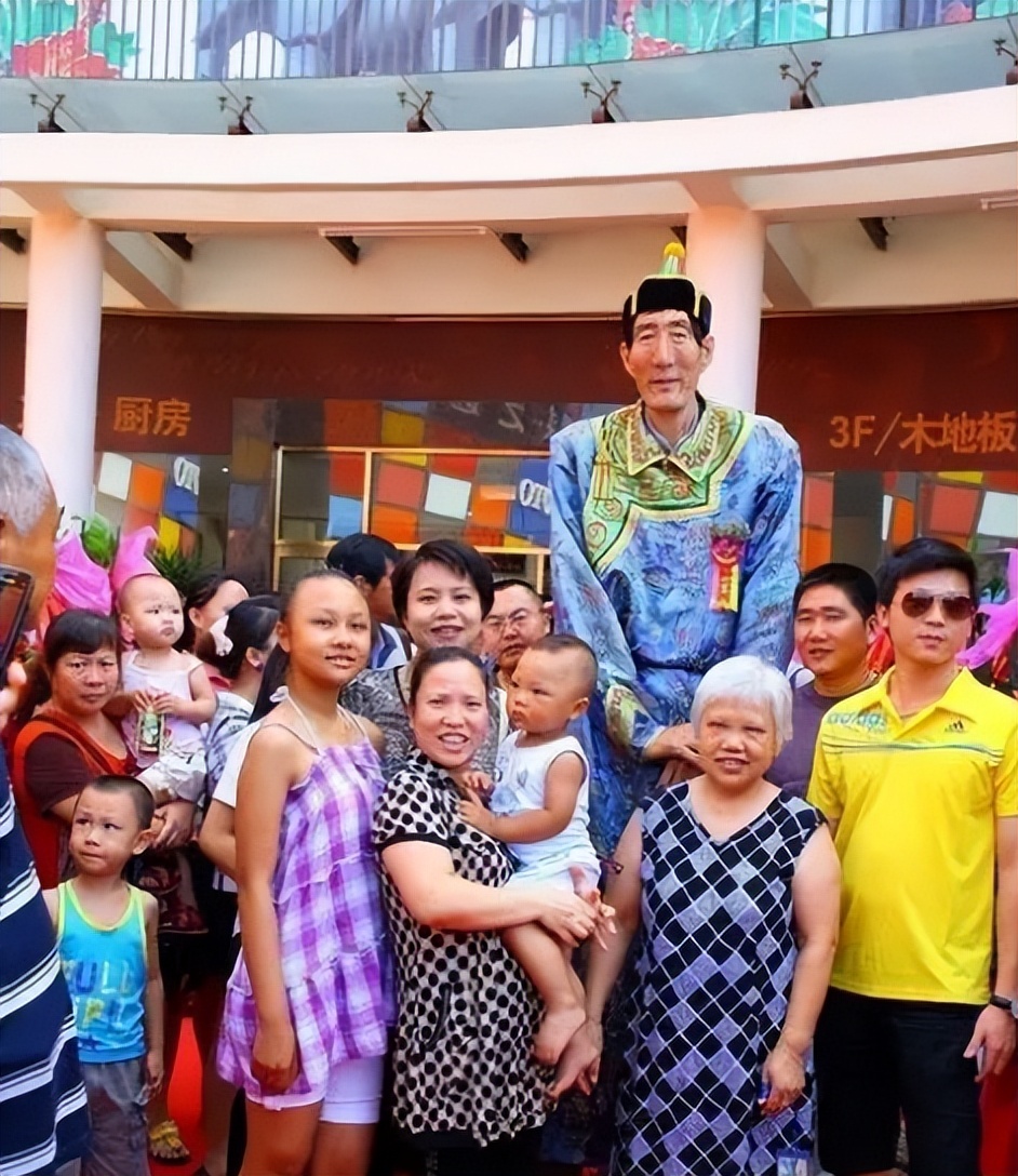 中国第一巨人鲍喜顺不听大夫劝告,中国第二巨人鲍喜顺身高