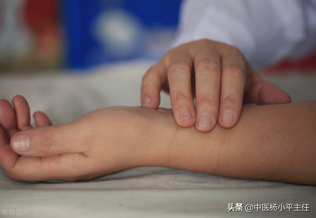 老人反酸烧心用什么中药好,烧心久治不愈反酸吃什么药管用