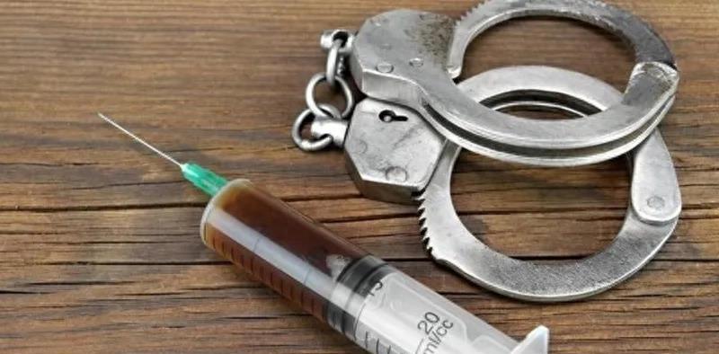 哈萨克斯坦恋童癖被强行化学阉割，上电视求饶：我的*生活性**被毁了