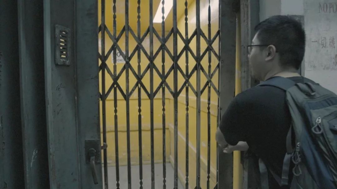 中国穷小子，炒房狂挣20亿，拍拖多位明星，47岁猝死东莞