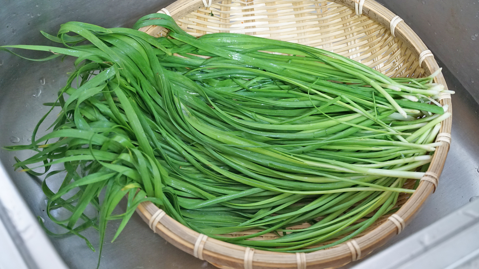 面粉这样做酸甜可口出锅瞬间抢光,面粉的独特做法每一口都酥掉渣