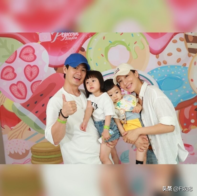 杨怡罗仲谦一家四口温馨出游,杨怡罗仲谦夫妇一同庆生