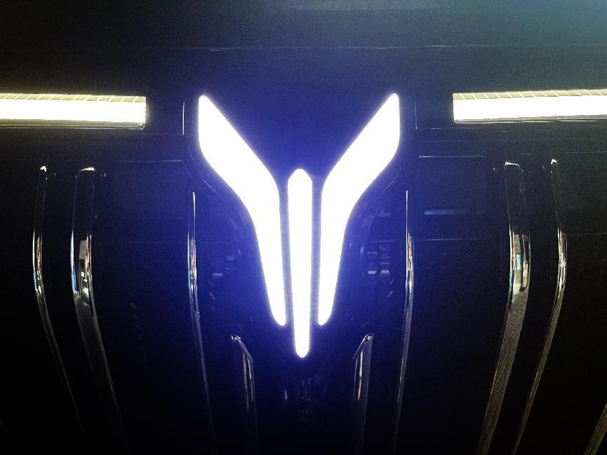 岚图梦想家和丰田埃尔法测试视频,东风岚图增程式suv试驾