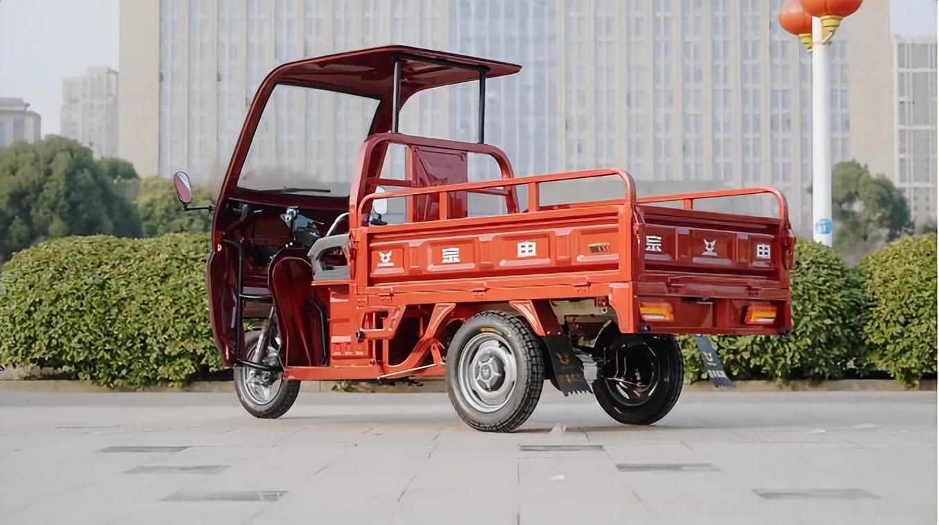 小型电动拉货三轮车尺寸与价格,载重一吨的半封闭电动三轮车介绍