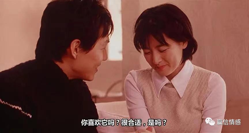 追女生送礼物要怎么说才合适,第一次送女友礼物送什么好