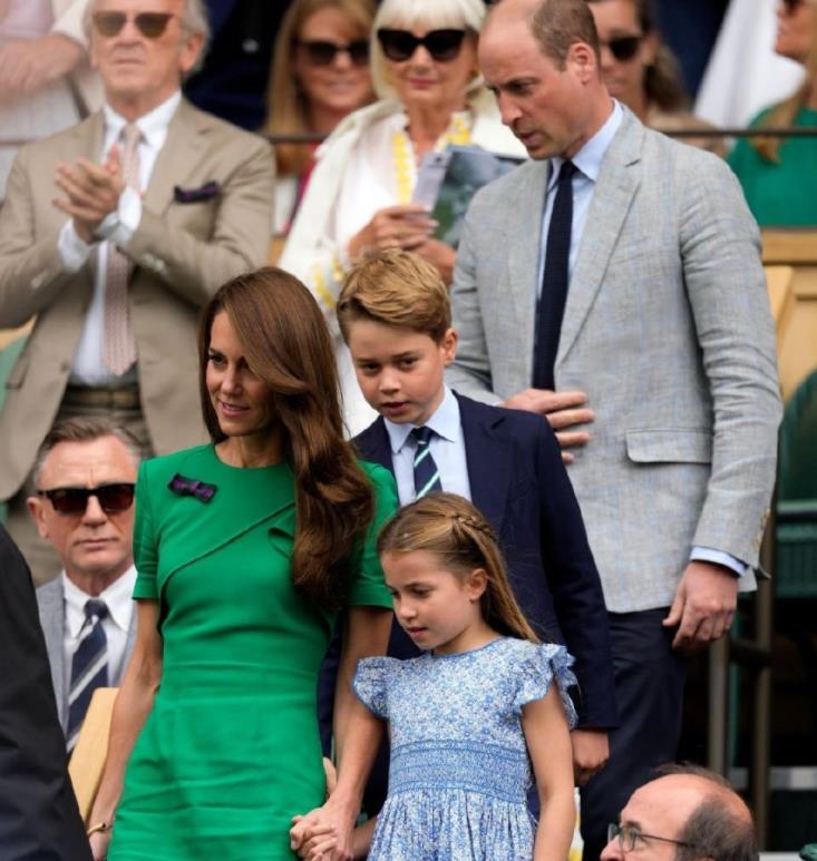 夏洛特公主去上学了吗,夏洛特公主出国留学