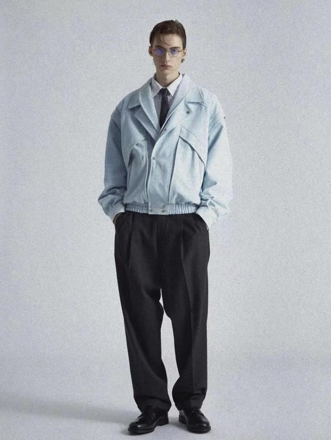 优雅、街头、暗黑揉为一体，拥有独特立体美学的韩国品牌