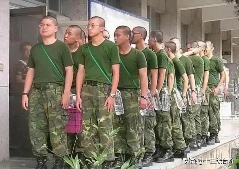 台当局兵役方案,台媒台军拟再次放宽招兵标准