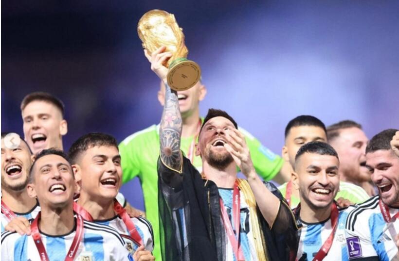 阿根廷夺冠流浪汉球迷反应,2024阿根廷球迷疯狂庆祝集锦