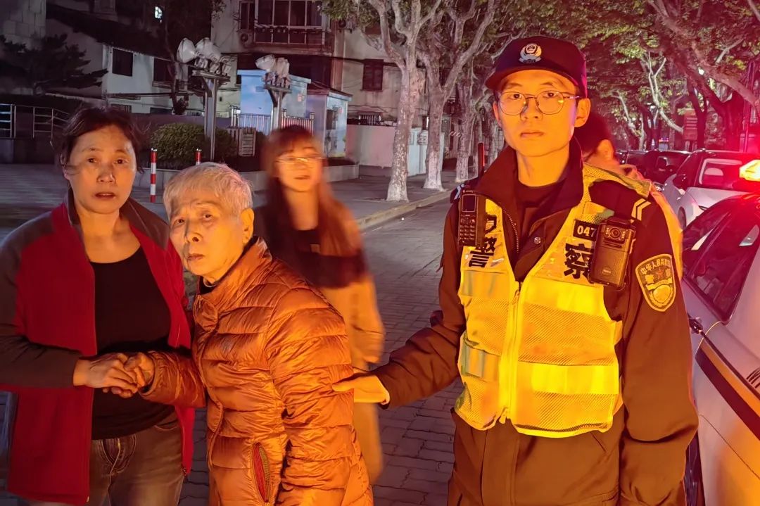 【暖心警事】“80”后老太迷路街头民警寻回有“妙招”